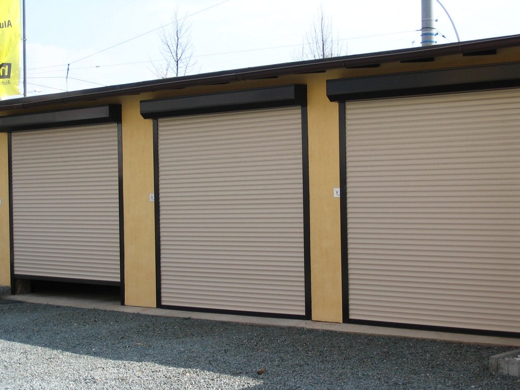 http://www.almassargroup.com/test2/imagegallary/larg/Automatic%20Entries%20Solutions/P12%20Rolling%20Shutters/4.jpg